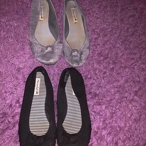 2 pairs of American Eagle Flats bows on front